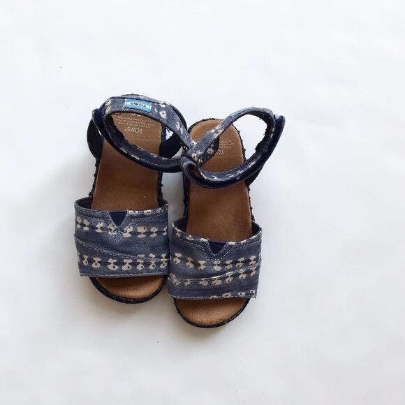 Toms chambray patterned sandals VGUC size 9 - Picture 2 of 6